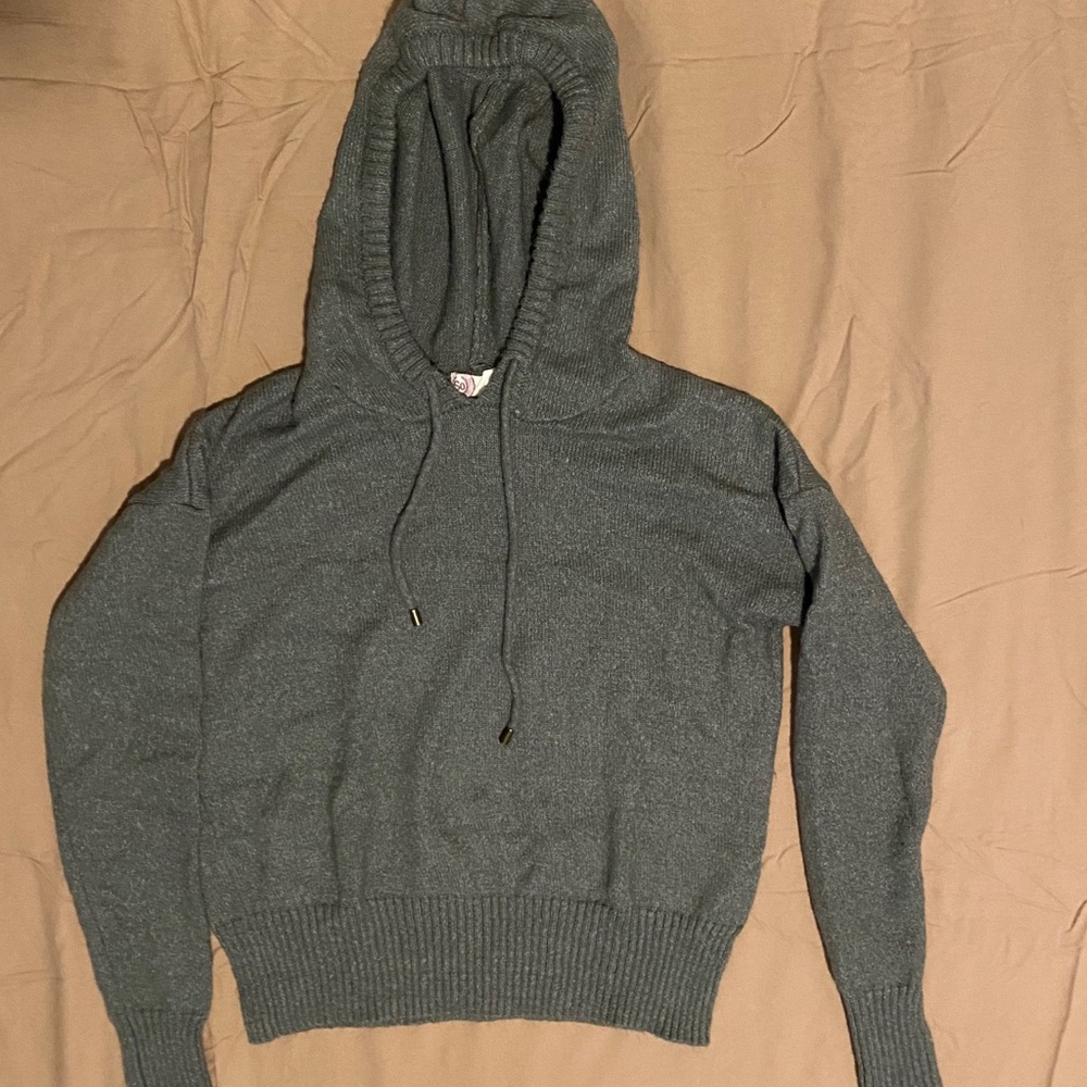 Knitted olive green long sleeve with hood